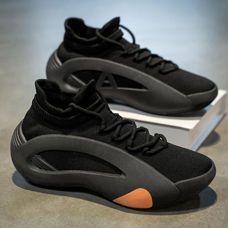 Basketballschuhe für Herren mit BOOST-Dämpfung, Rückfederung und Atmungsaktivität.