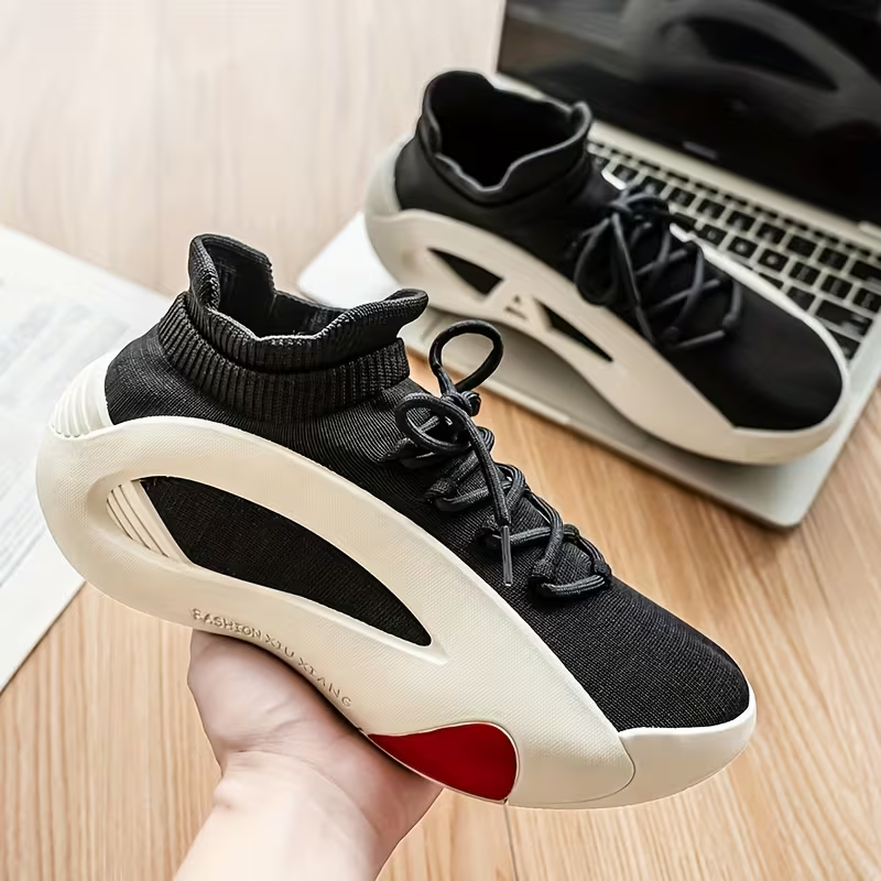 Basketballschuhe für Herren mit BOOST-Dämpfung, Rückfederung und Atmungsaktivität.