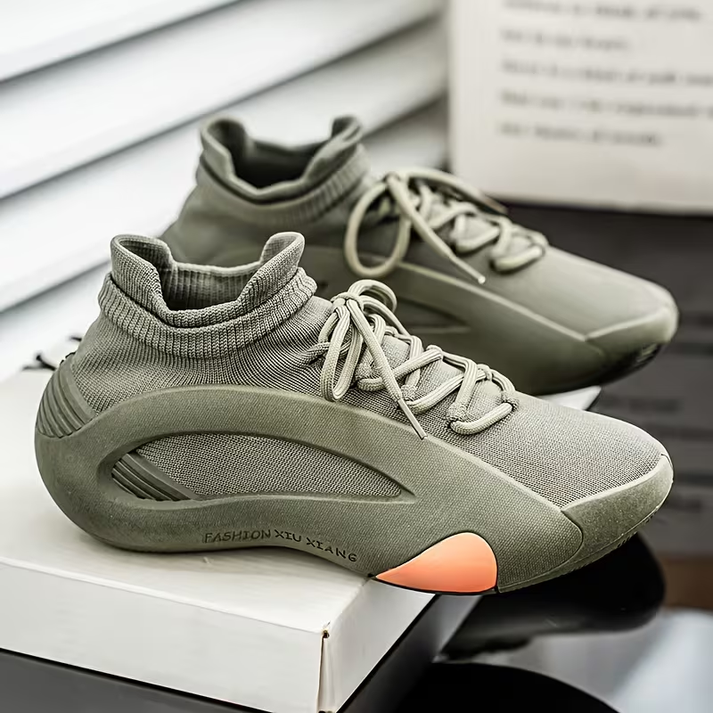 Basketballschuhe für Herren mit BOOST-Dämpfung, Rückfederung und Atmungsaktivität.