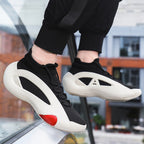 Basketballschuhe für Herren mit BOOST-Dämpfung, Rückfederung und Atmungsaktivität.