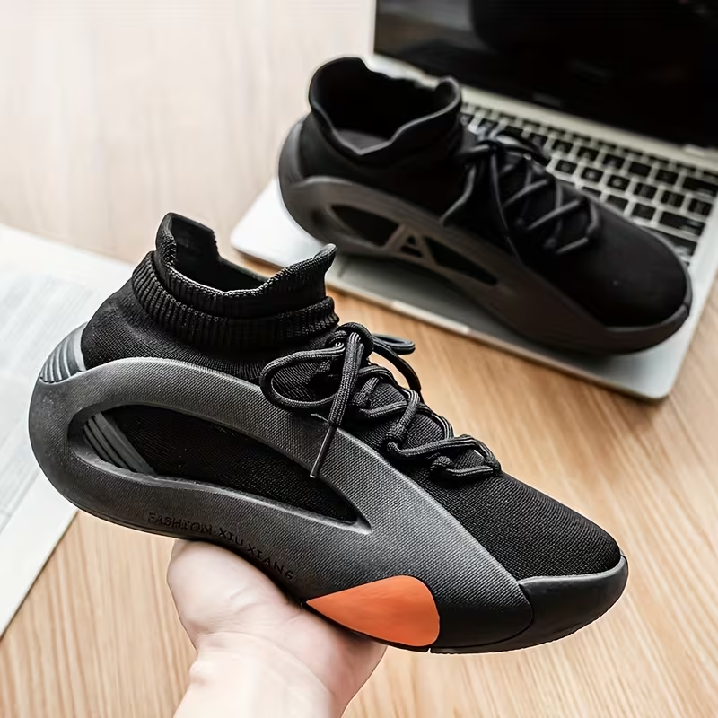 Basketballschuhe für Herren mit BOOST-Dämpfung, Rückfederung und Atmungsaktivität.